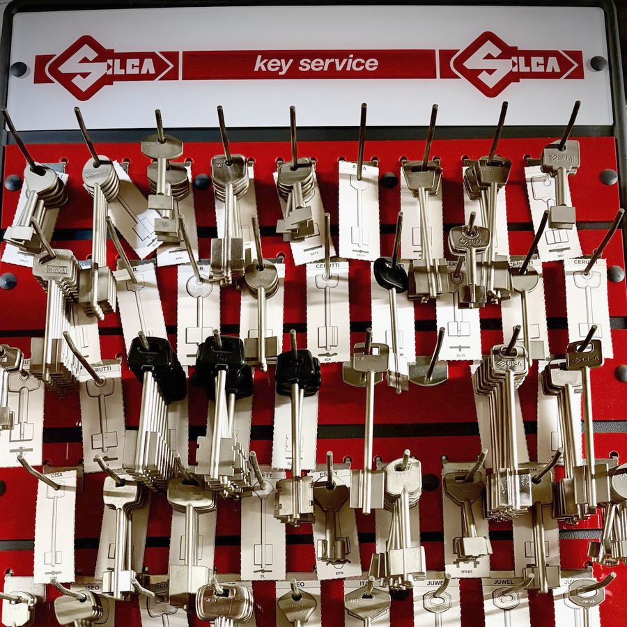 Pannello Silca key service con chiavi grezze